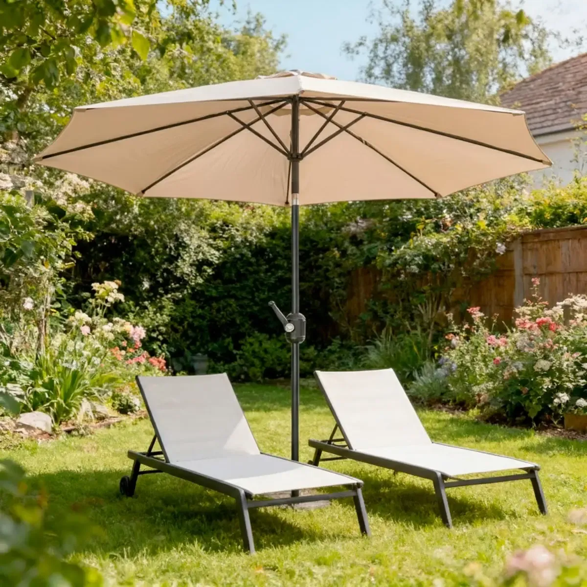 Ombrellone Da Giardino Parasole Per Balcone Con Air Vent Inclinazione Regolabile Apertura A Manovella Anti UV Impermeabile Per Mare Spiaggia Piscina Terrazzo 2.7 M (Beige)