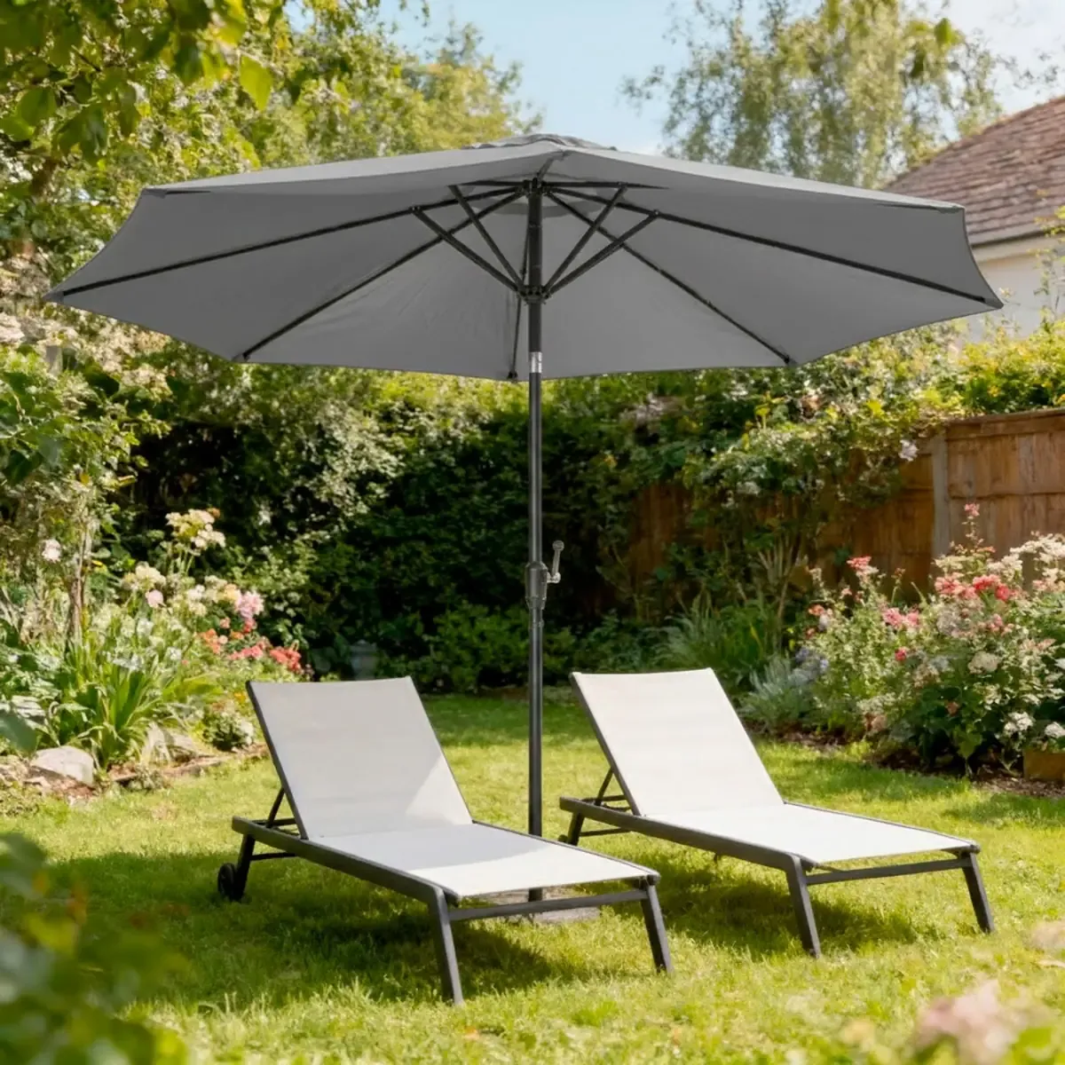 Ombrellone Da Giardino Parasole Per Balcone Con Air Vent Inclinazione Regolabile Apertura A Manovella Anti UV Impermeabile Per Mare Spiaggia Piscina Terrazzo 2.7 M (Grigio)