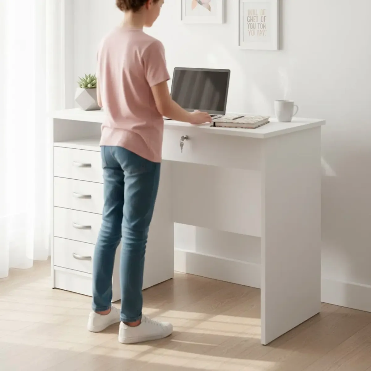 Scrivania da Ufficio con 5 Cassetti e Cassetto con Serratura Desk Moderno Salvaspazio per Studio Cameretta e Home Office 109.3 x 48.5 x 75.6 Cm