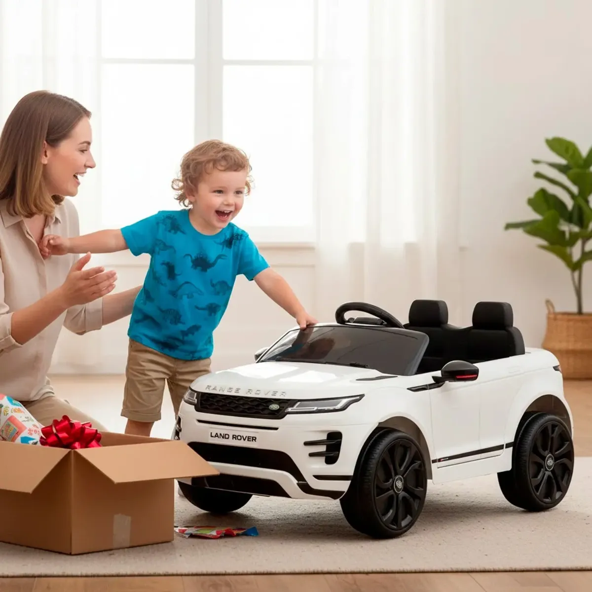 Auto Elettrica Bambini Range Rover Evoque 12V con Licenza Ufficiale Ruote in Gomma EVA Sedile in Pelle Cintura 5 Punti Telecomando 2.4GHz Luci LED Bluetooth MP3 USB Tappetini inclusi