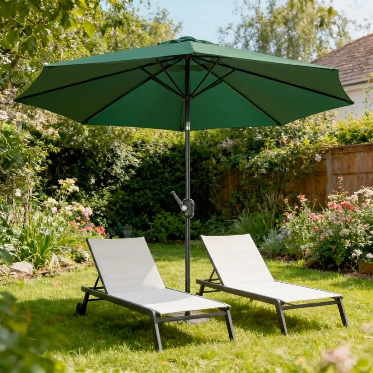 Ombrellone Da Giardino Parasole Per Balcone Con Air Vent Inclinazione Regolabile Apertura A Manovella Anti UV Impermeabile Per Mare Spiaggia Piscina Terrazzo 2.7 M (Verde)